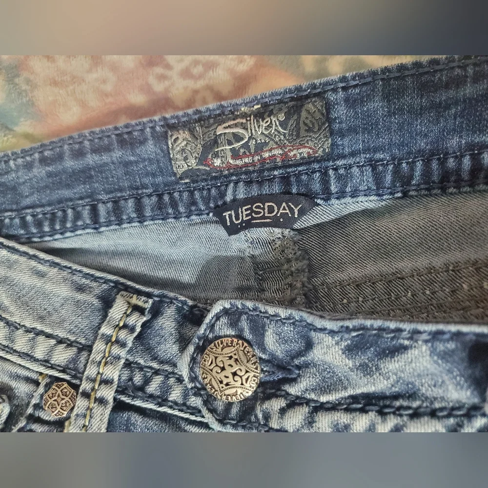 Silver Jeans Blue Boot Cut Denim with Vintage Wash - Picture 5 of 6